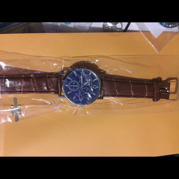 Watch - Picture 4 of 4